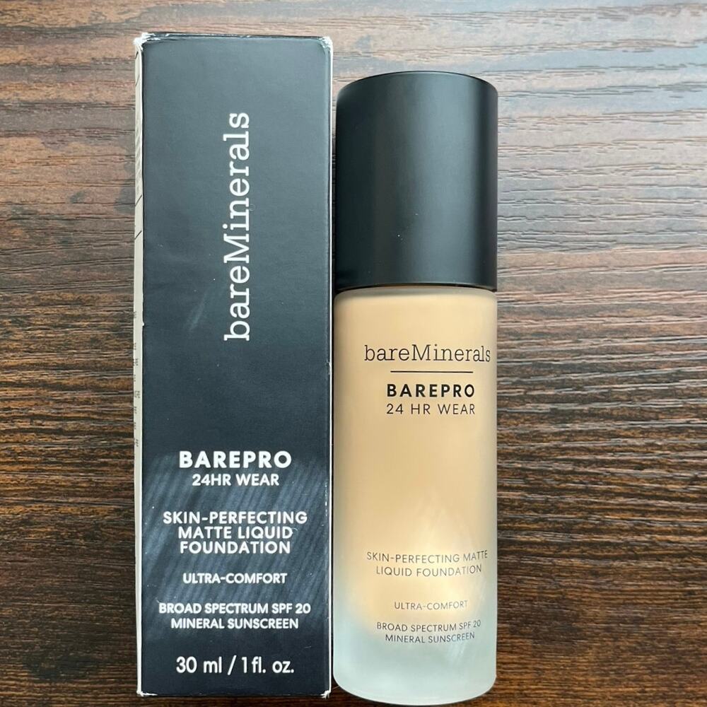 bareMinerals BAREPRO Matte Foundation Light 22 Warm NIB